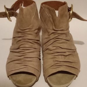 Earthies women shoes. Size 8